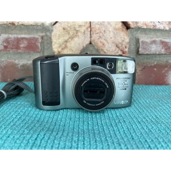 Minolta Other - Minolta Freedom zoom 140 Panorama Date 35mm camera